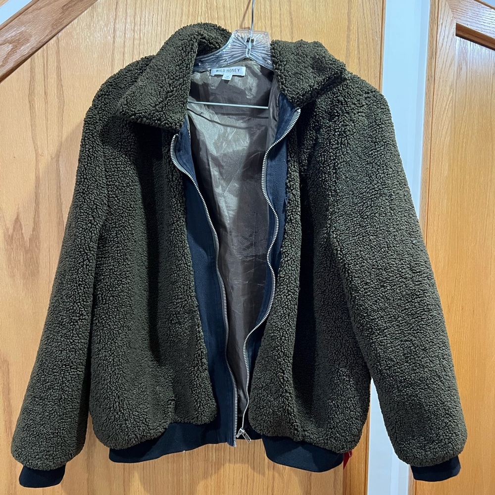 Wild Honey Women’s hunter green fleece bomber-style jacket